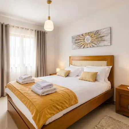 Nyaraló Horizon House - 3 Bedrooms - Rooftop Terrace & Bbq - Ac