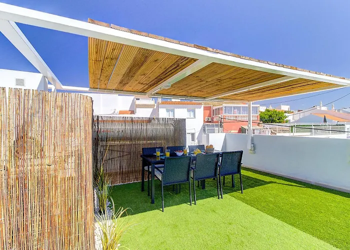 Amazing With Balcony & Barbecue *