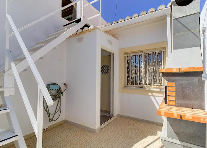 Semesterbostad Amazing With Balcony & Barbecue Portimão