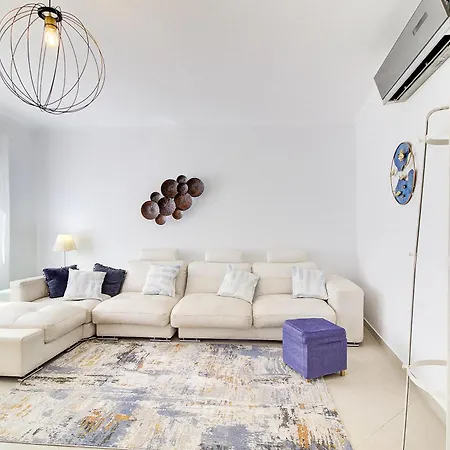 Ferienhaus Amazing With Balcony & Barbecue