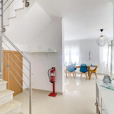 3-Bedroom House For 5 Guests - Ac - Rooftop Terrace & Bbq Portimão