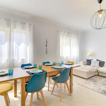 Amazing With Balcony & Barbecue Ferienhaus