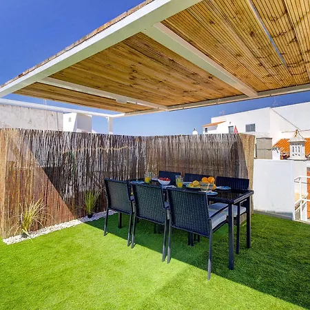 Amazing With Balcony & Barbecue Ferienhaus