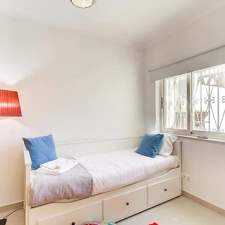 3-Bedroom House For 5 Guests - Ac - Rooftop Terrace & Bbq *