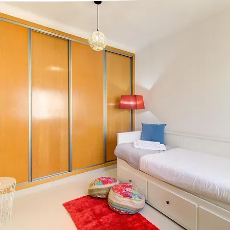 Amazing With Balcony & Barbecue Ferienhaus